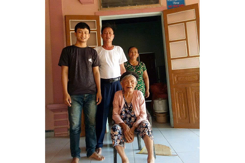 Mẹ chọn hy sinh về cho riêng mình